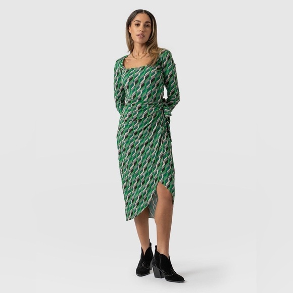 Saint & Sofia Dresses & Skirts - NWT - Saint and Sofia - Amelia Wrap Dress in Green Jardin Geo. Size: 6.